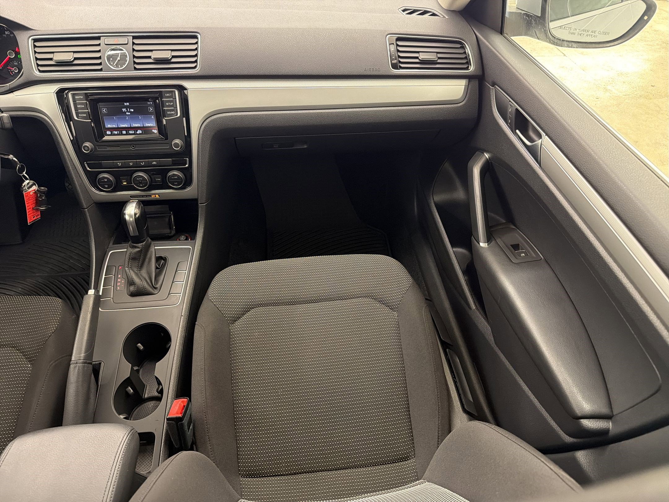 Used 2016 Volkswagen Passat 1.8T R-Line image 25