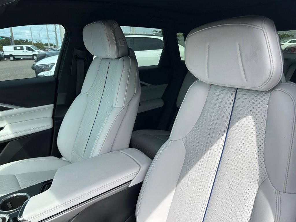 Used 2024 Cadillac Lyriq Sport RWD image 18