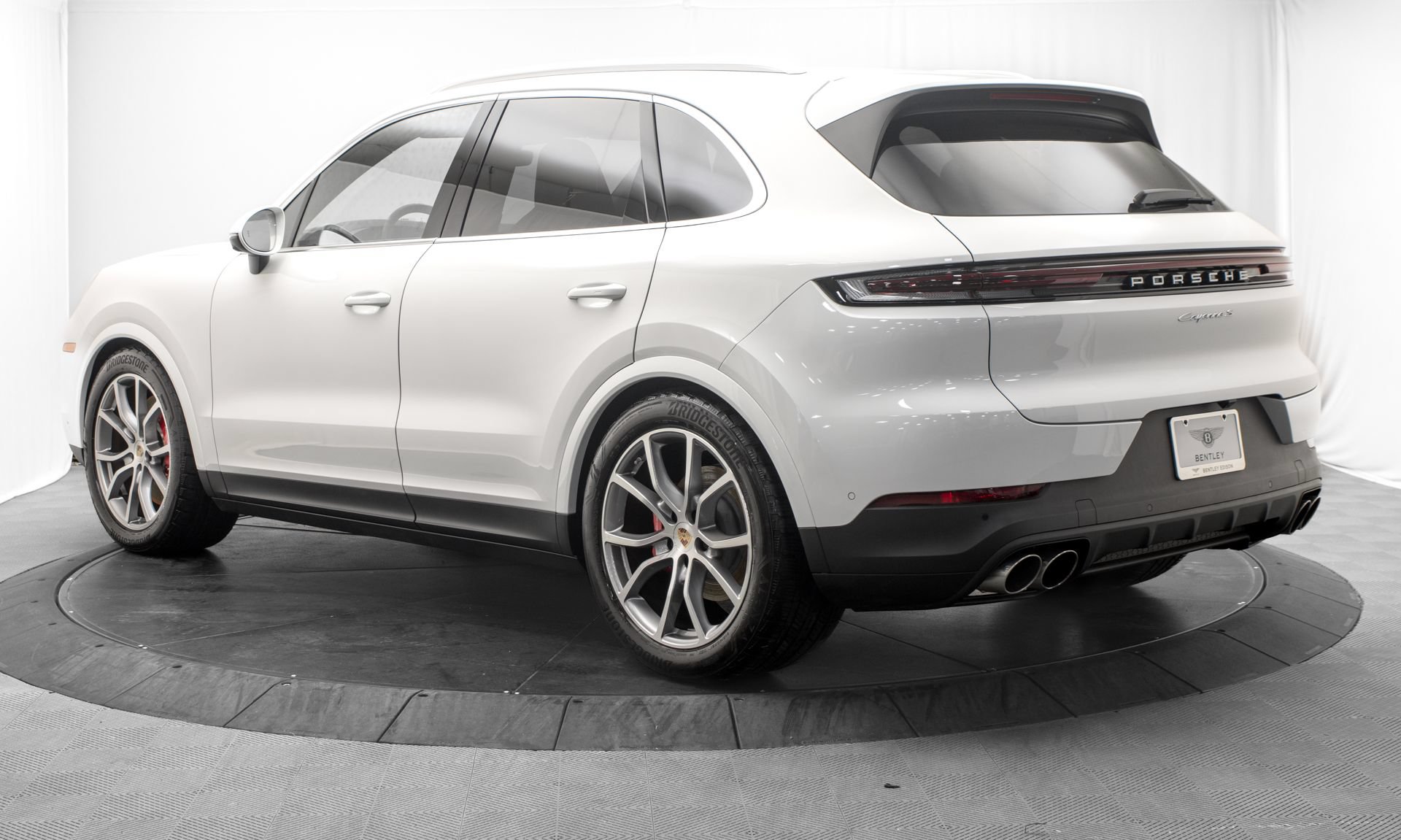 Used 2025 Porsche Cayenne S AWD/4WD image 5
