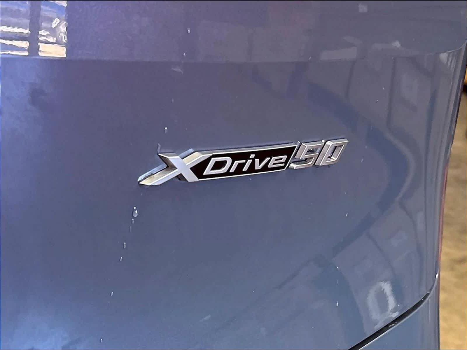 Used 2024 BMW iX xDrive50 w/ Premium Package AWD/4WD image 11