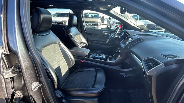 Certified 2020 Ford Edge ST-Line w/ Cold Weather Package image 11