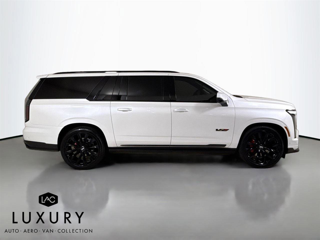 Used 2025 Cadillac Escalade ESV V w/ LPO, ONYX Package image 3