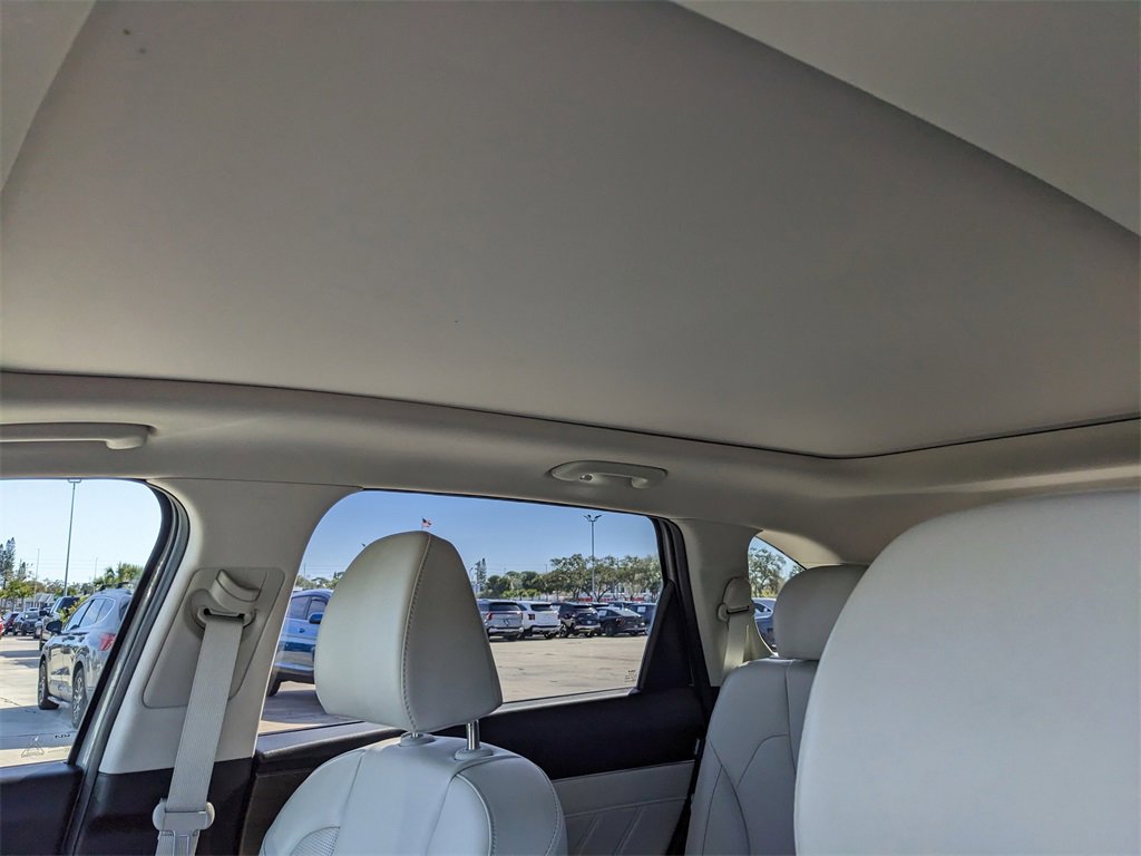 Certified 2025 Kia Sorento SX image 24