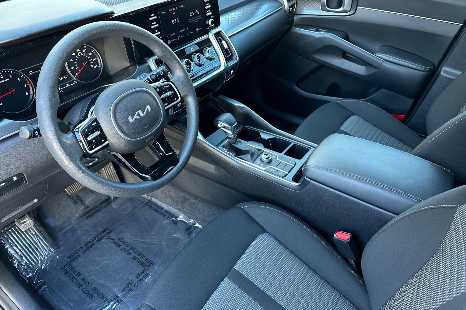 Used 2022 Kia Sorento LX image 10