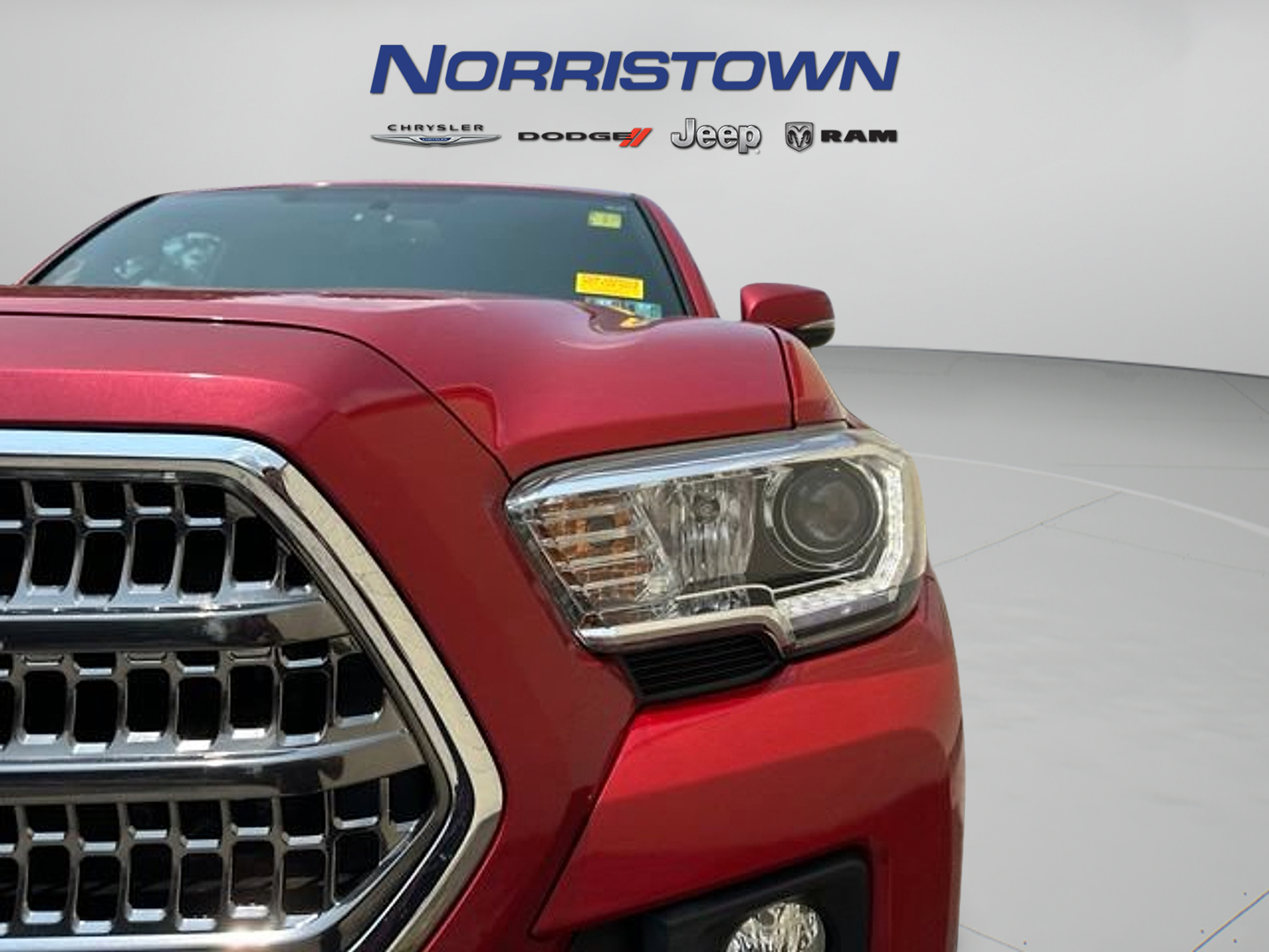 Used 2017 Toyota Tacoma TRD Off-Road w/ Premium & Technology Package AWD/4WD image 24