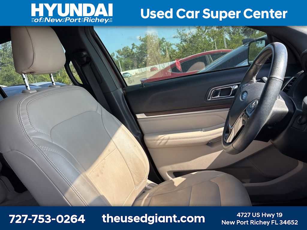 Used 2019 Ford Explorer Limited w/ Class II Trailer Tow Package FWD image 9