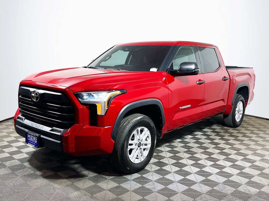 Used 2022 Toyota Tundra SR5 w/ SR5 Convenience Package AWD/4WD image 3