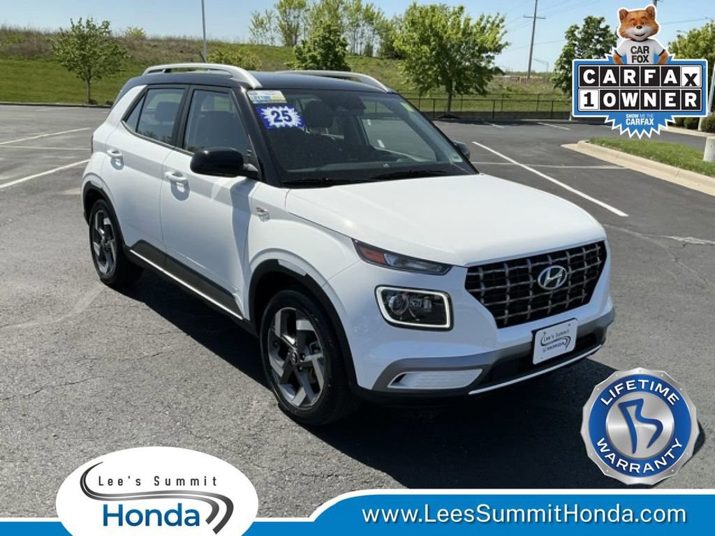 Used 2025 Hyundai Venue Limited FWD image 1