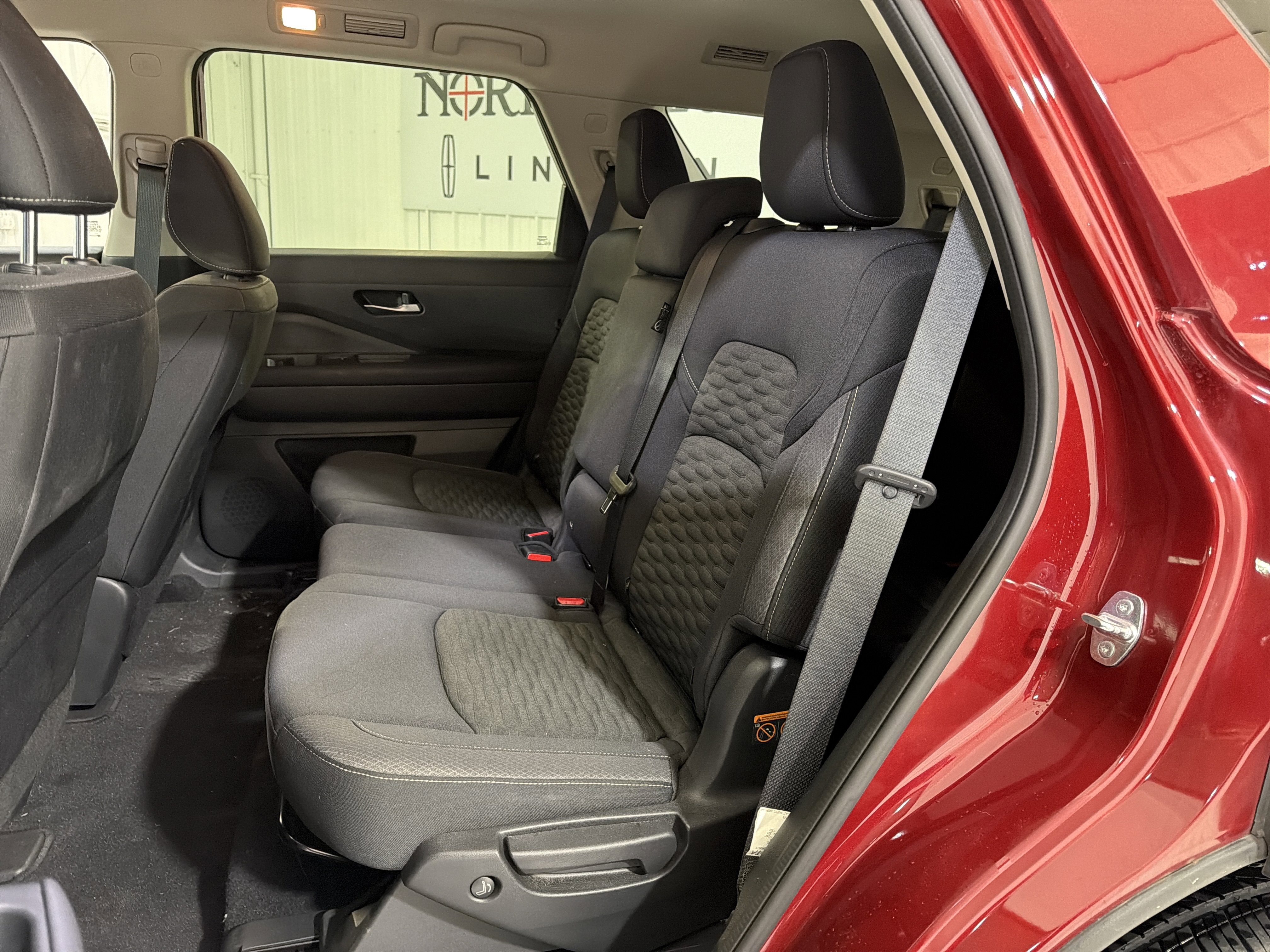 Used 2022 Nissan Pathfinder SV image 10