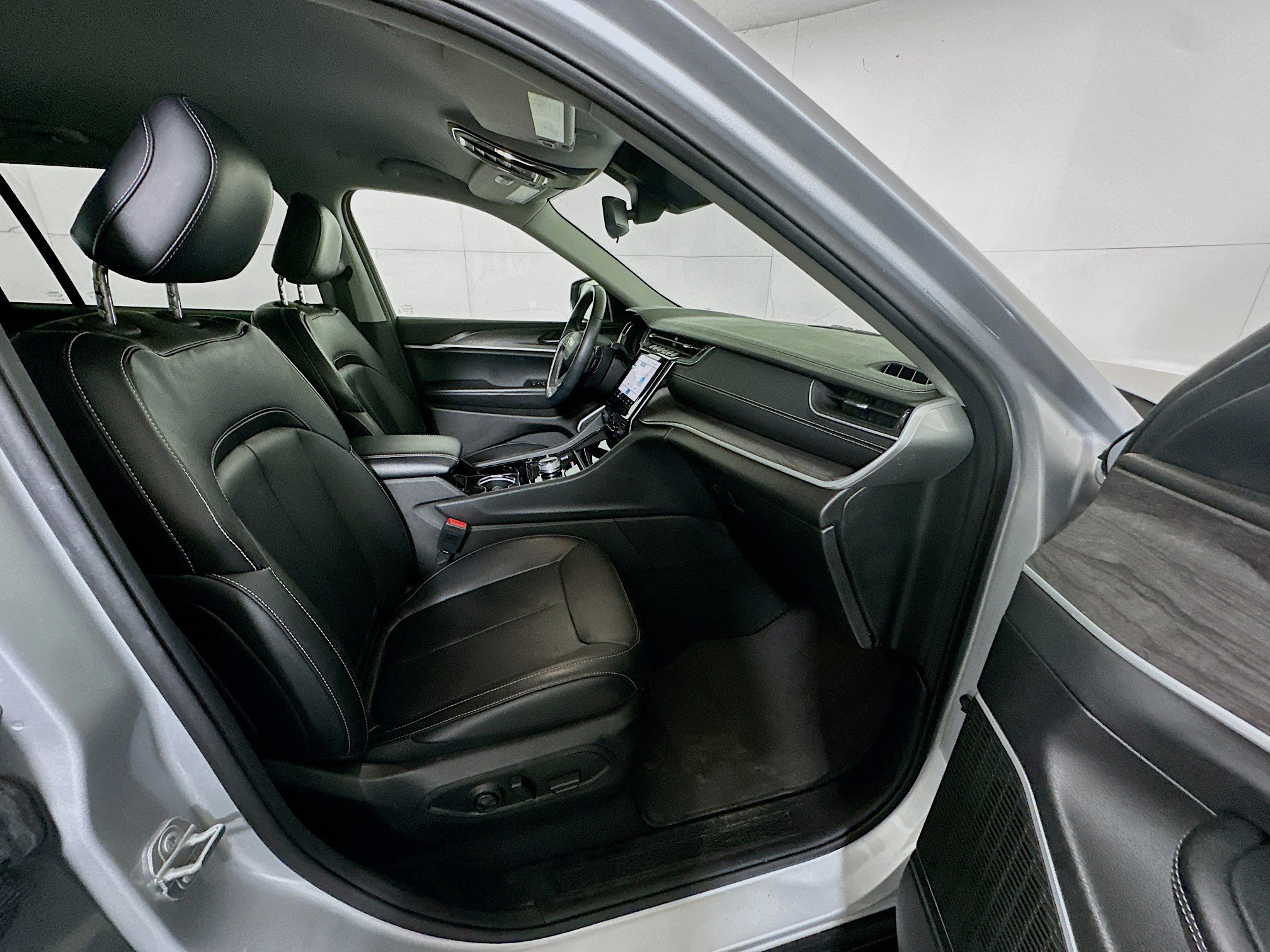 Used 2022 Jeep Grand Cherokee L Limited image 32