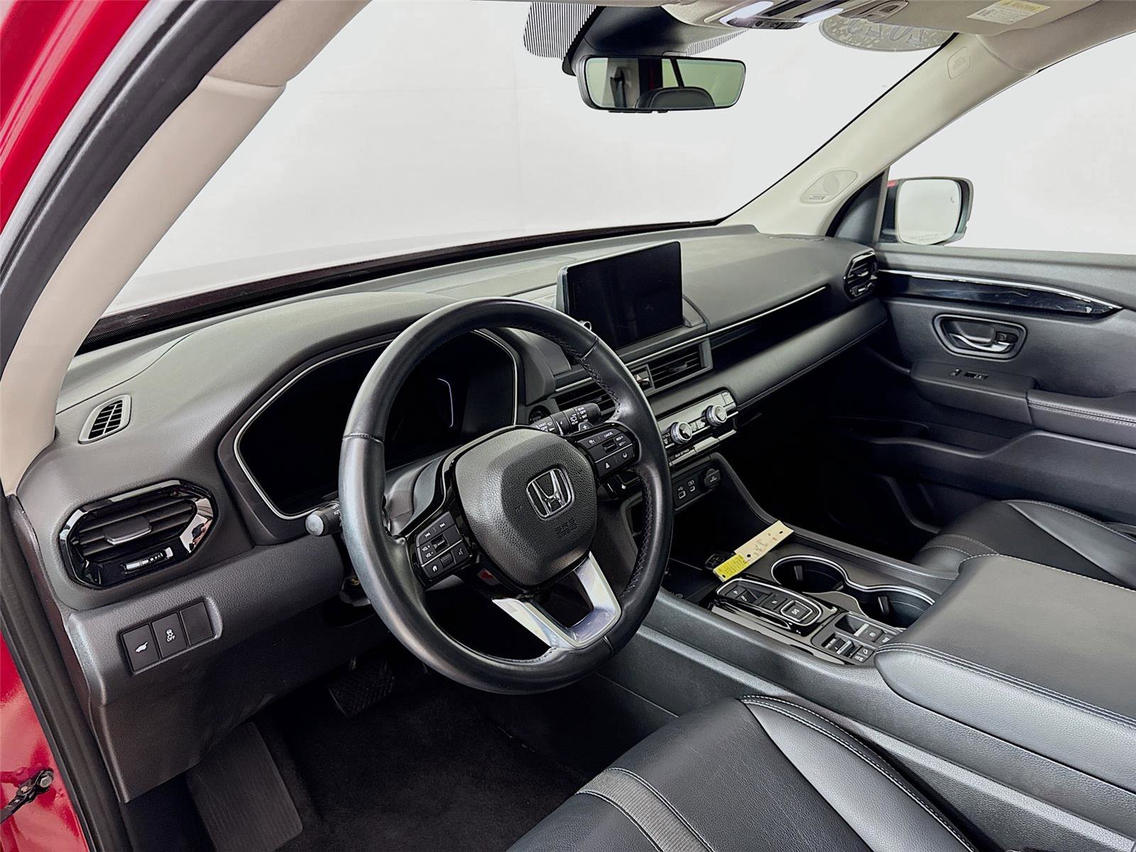 Used 2023 Honda Pilot Touring image 9