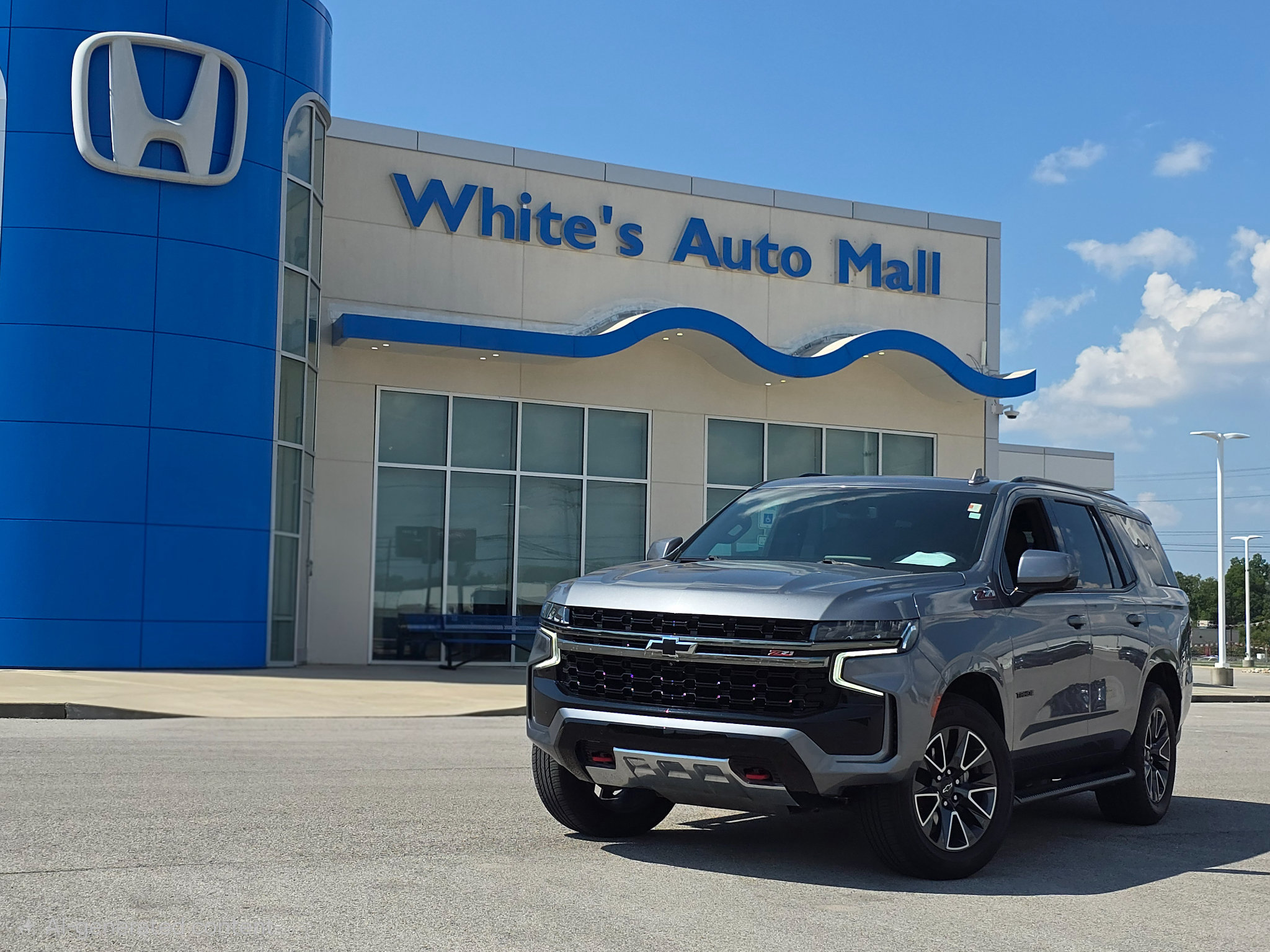 Used 2022 Chevrolet Tahoe Z71 w/ Z71 Off-Road Package AWD/4WD image 1