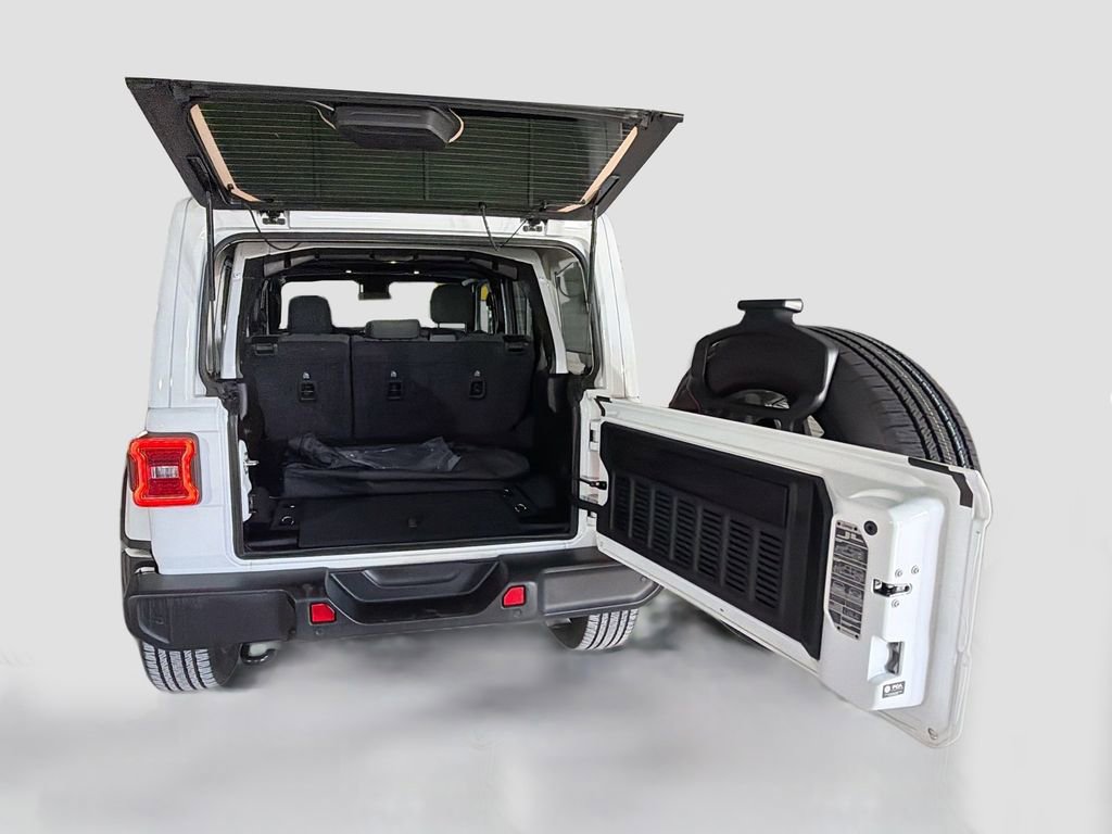 Used 2025 Jeep Wrangler Unlimited Sahara w/ Safety Group image 27