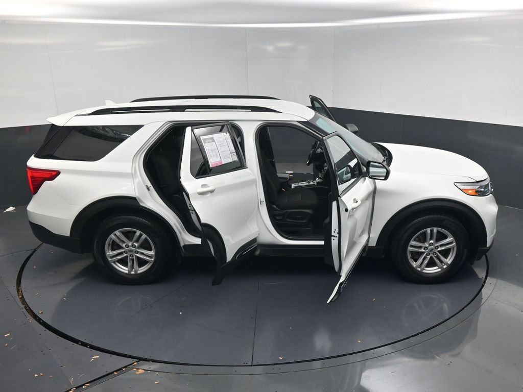 Used 2024 Ford Explorer XLT image 30