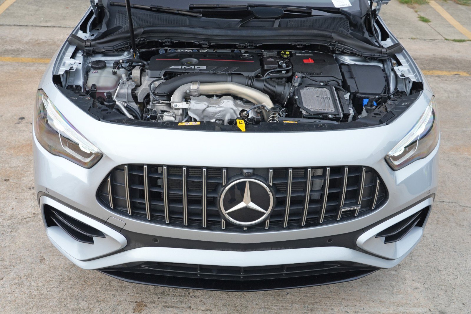 Used 2025 Mercedes-Benz GLA 35 AMG 4MATIC w/ Exclusive Trim Package image 8
