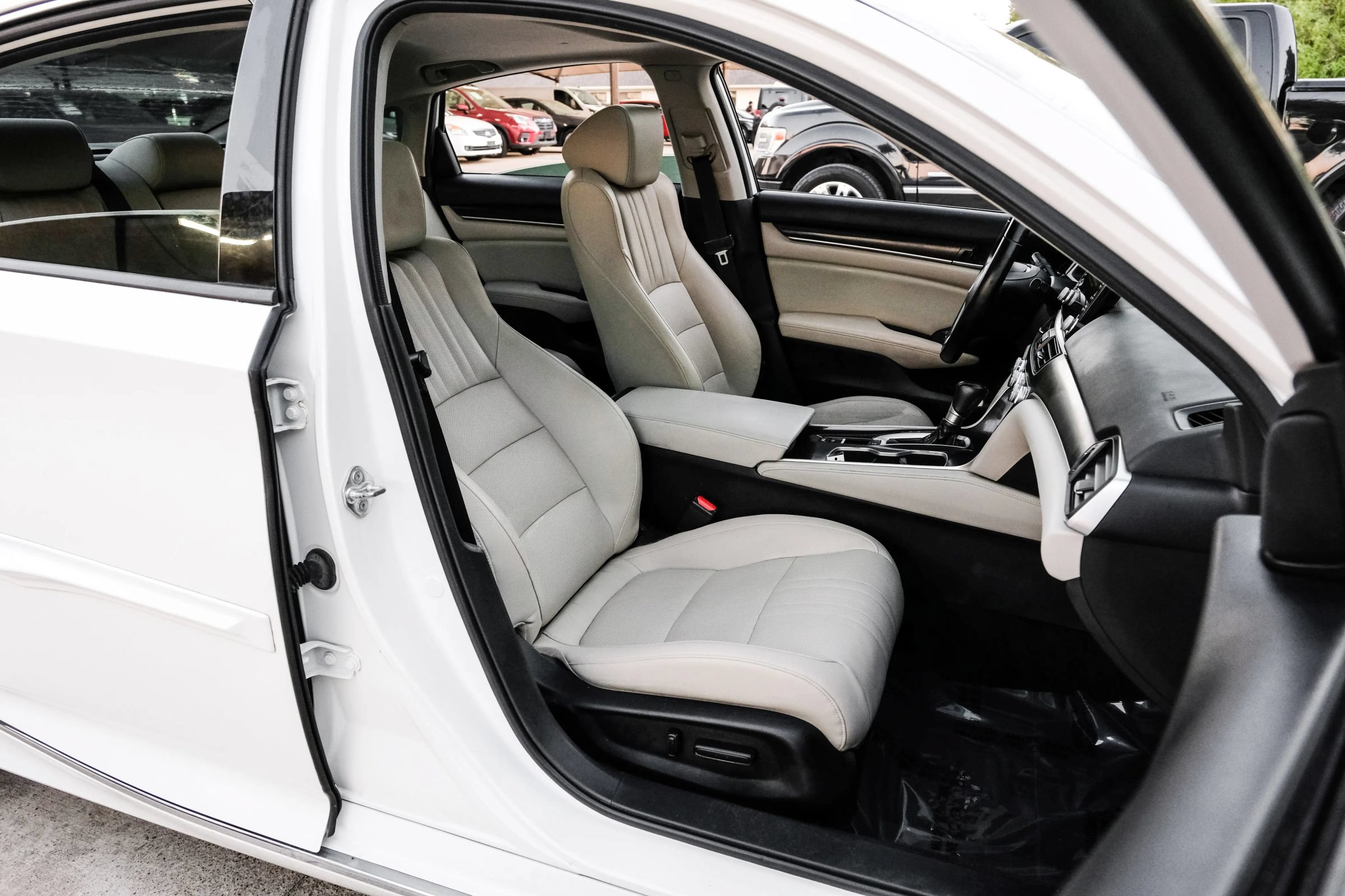 Used 2018 Honda Accord EX-L image 34
