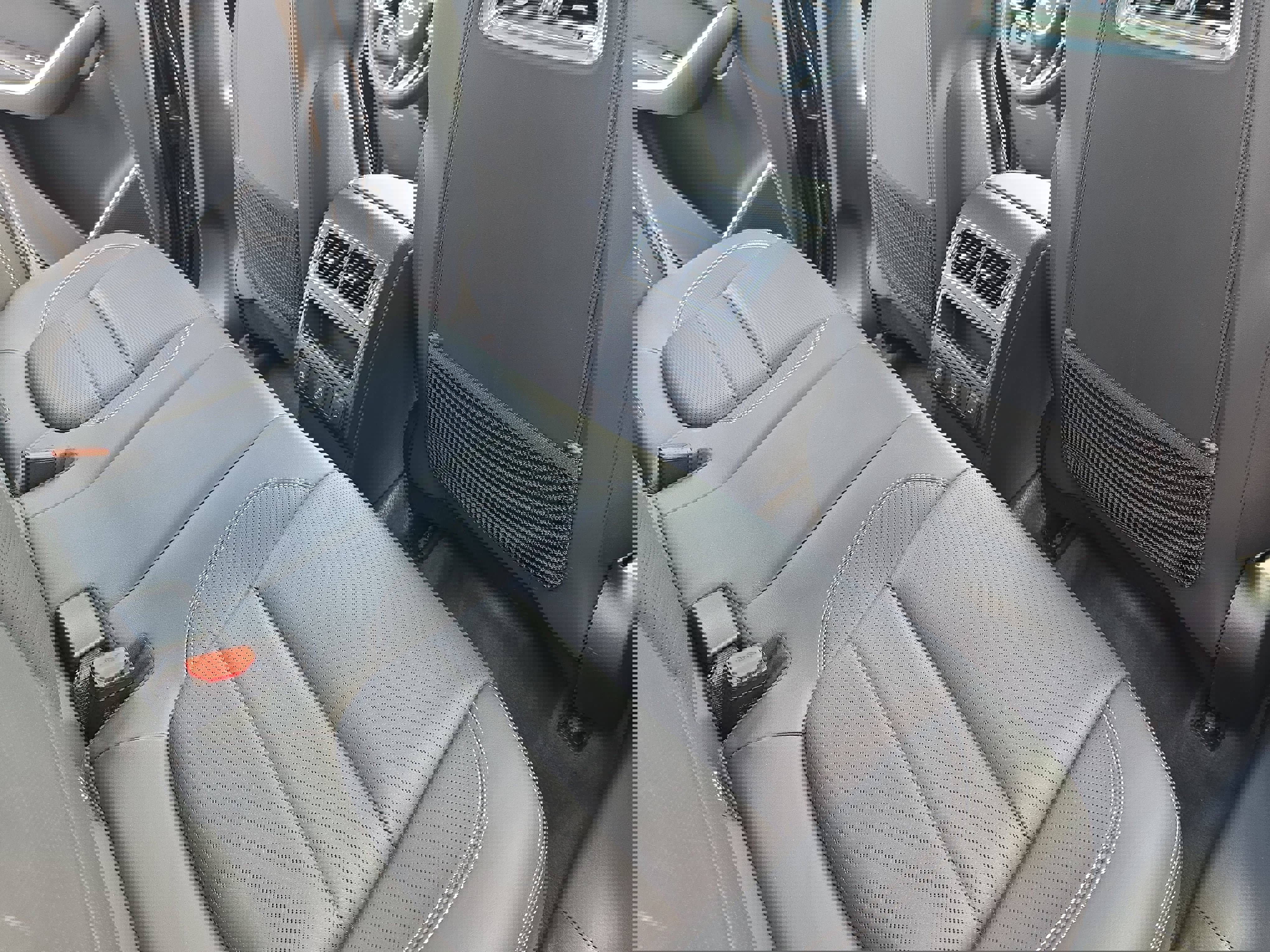 Used 2025 Jaguar F-PACE R-Dynamic S image 11