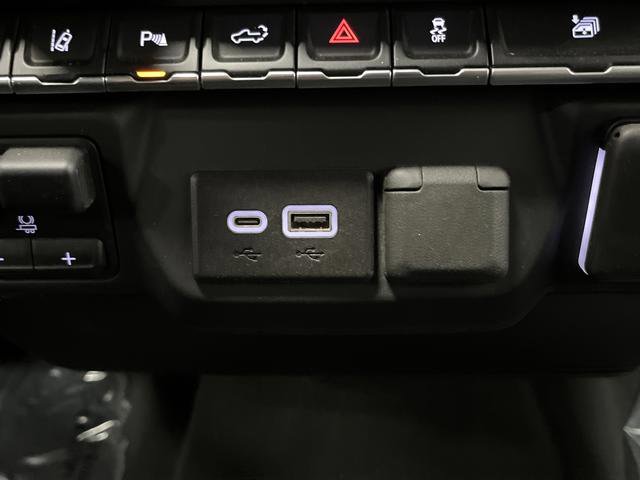 Used 2024 Chevrolet Silverado 2500 Custom w/ Custom Value Package image 22