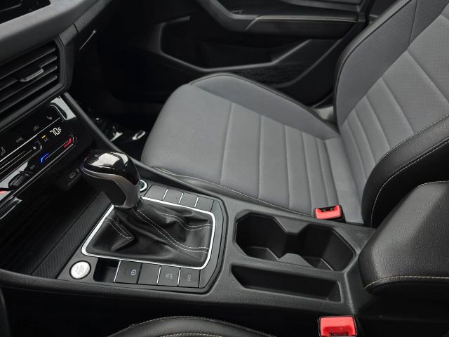 Used 2025 Volkswagen Jetta SE image 27