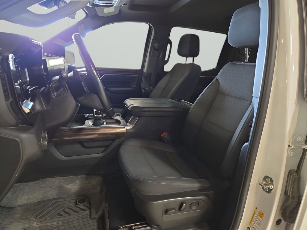 Used 2025 Chevrolet Silverado 1500 LT image 9