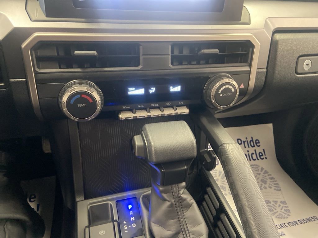 Used 2025 Toyota 4Runner SR5 AWD/4WD image 32