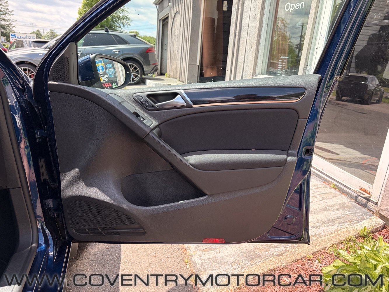 Used 2012 Volkswagen Golf 4-Door FWD image 36