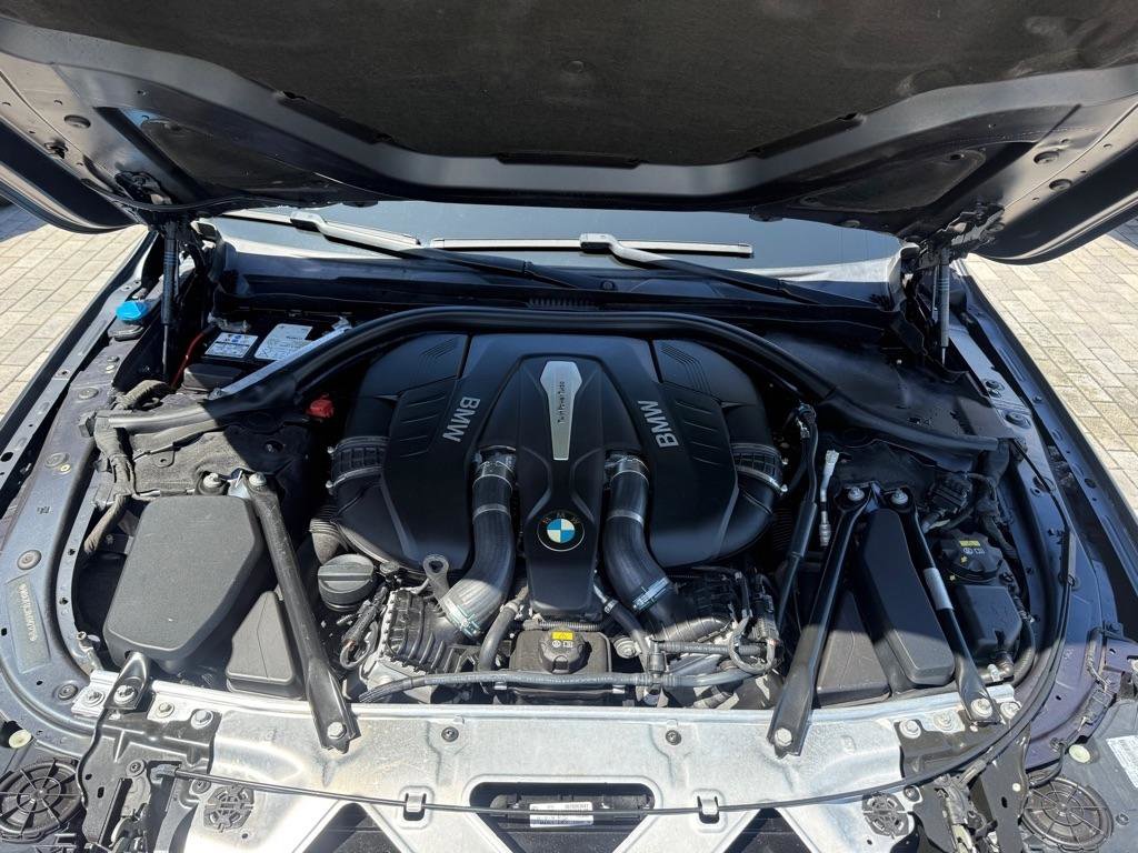 Used 2017 BMW 750i 750i Sedan image 40