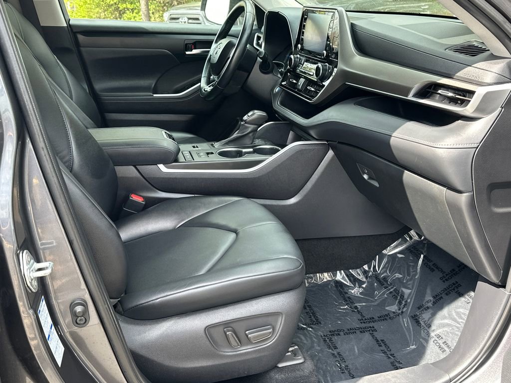 Used 2020 Toyota Highlander XLE image 10