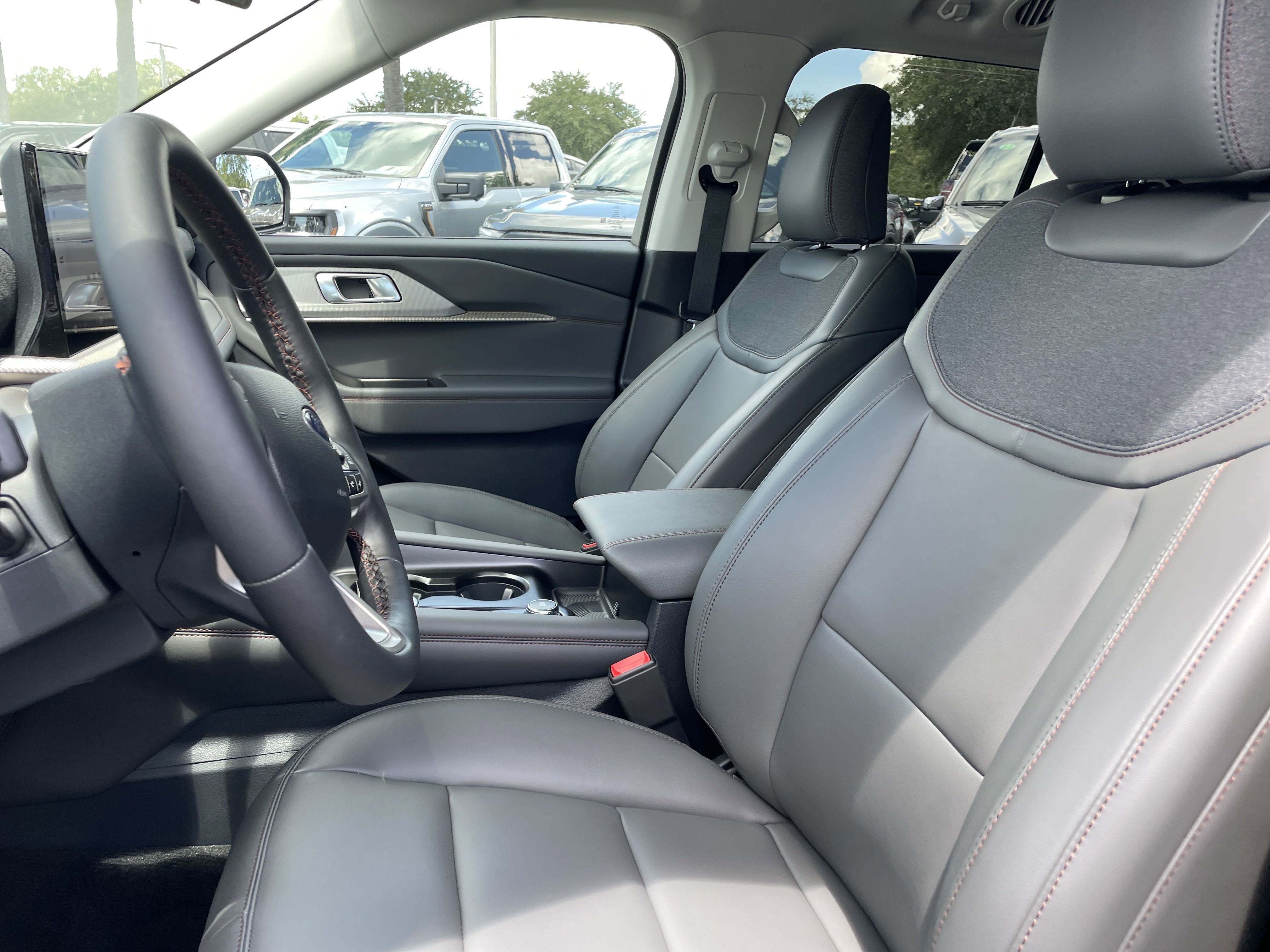 New 2025 Ford Explorer Active w/ Active Comfort Package image 16