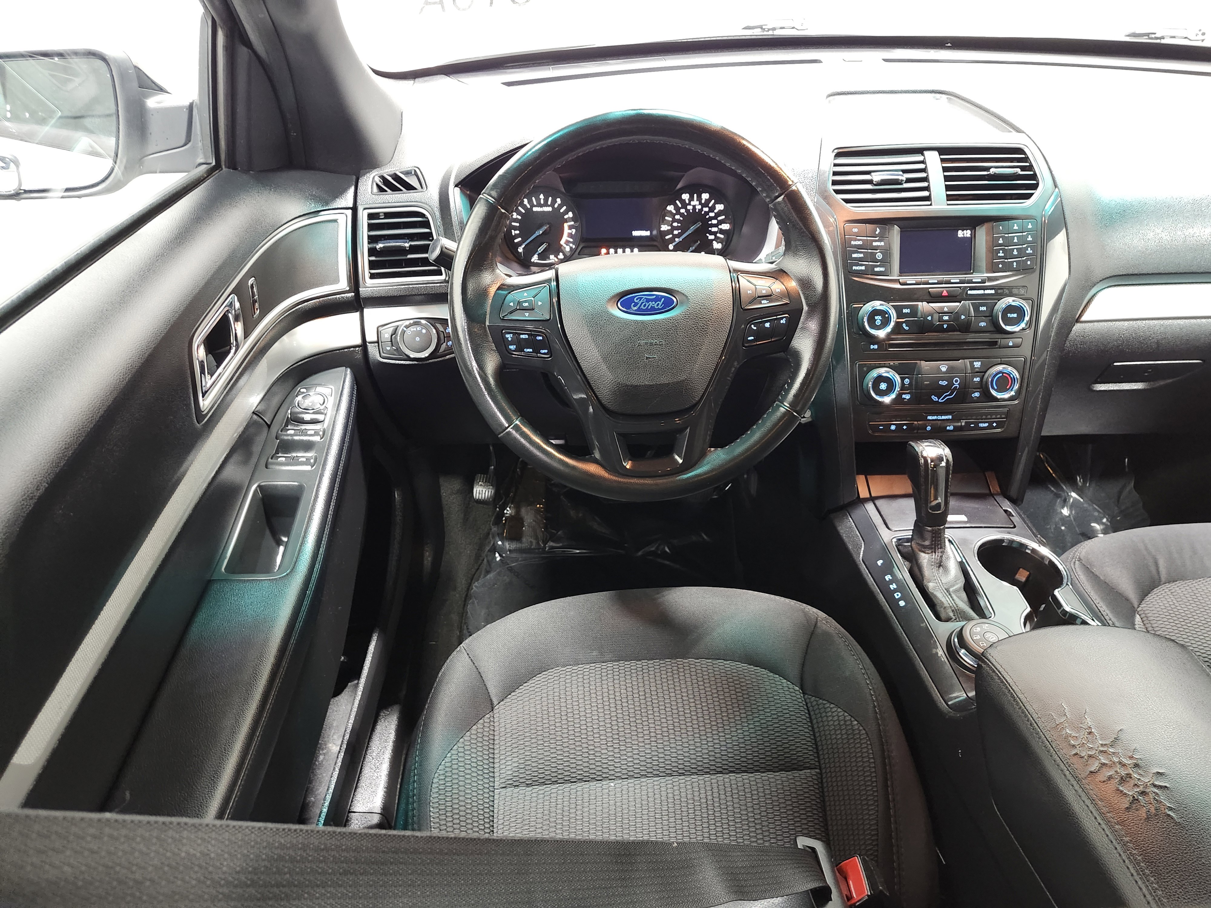 Used 2017 Ford Explorer XLT AWD/4WD image 27