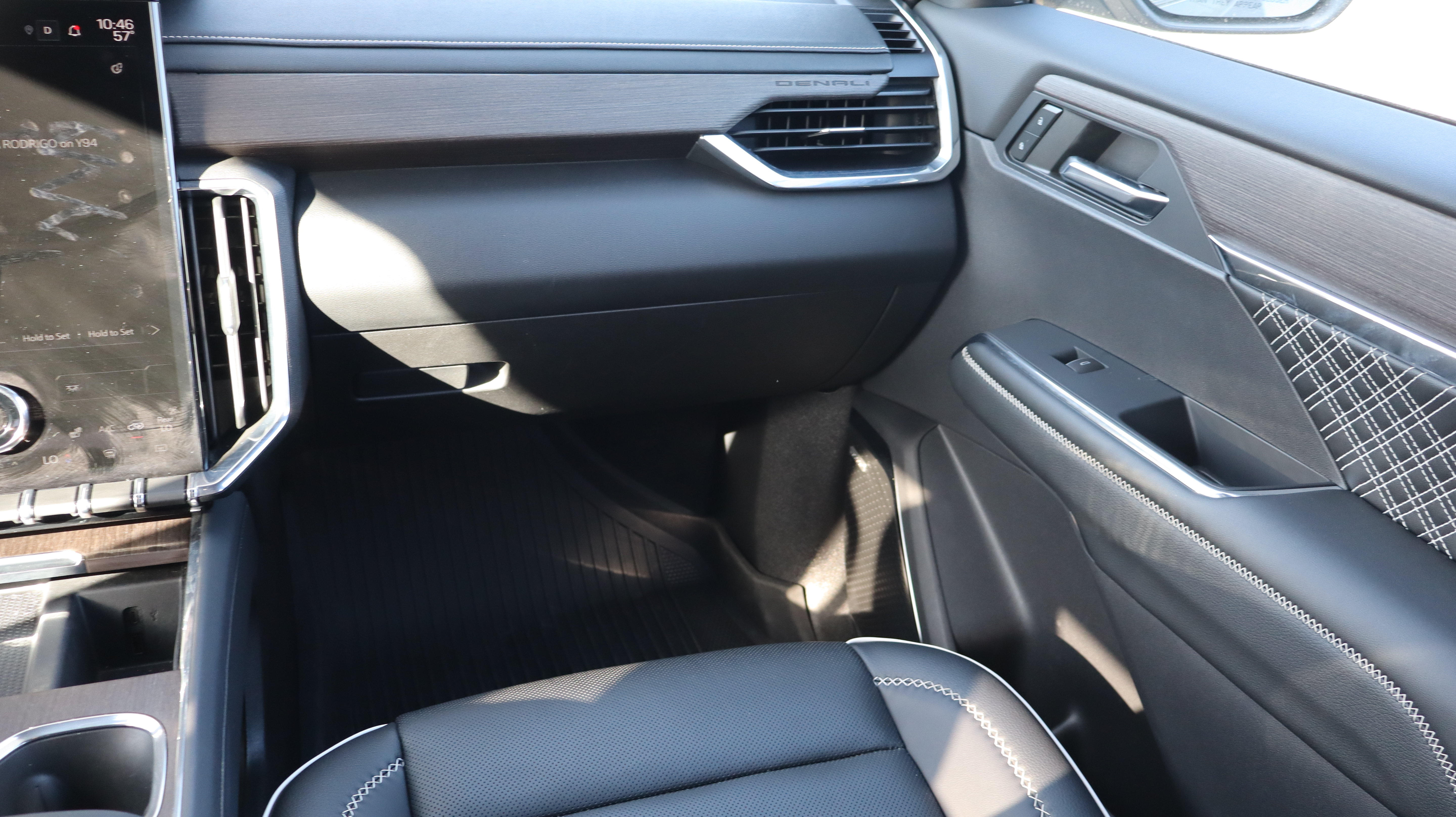 Used 2024 GMC Acadia Denali w/ LPO, Floor Liner Package AWD/4WD image 10