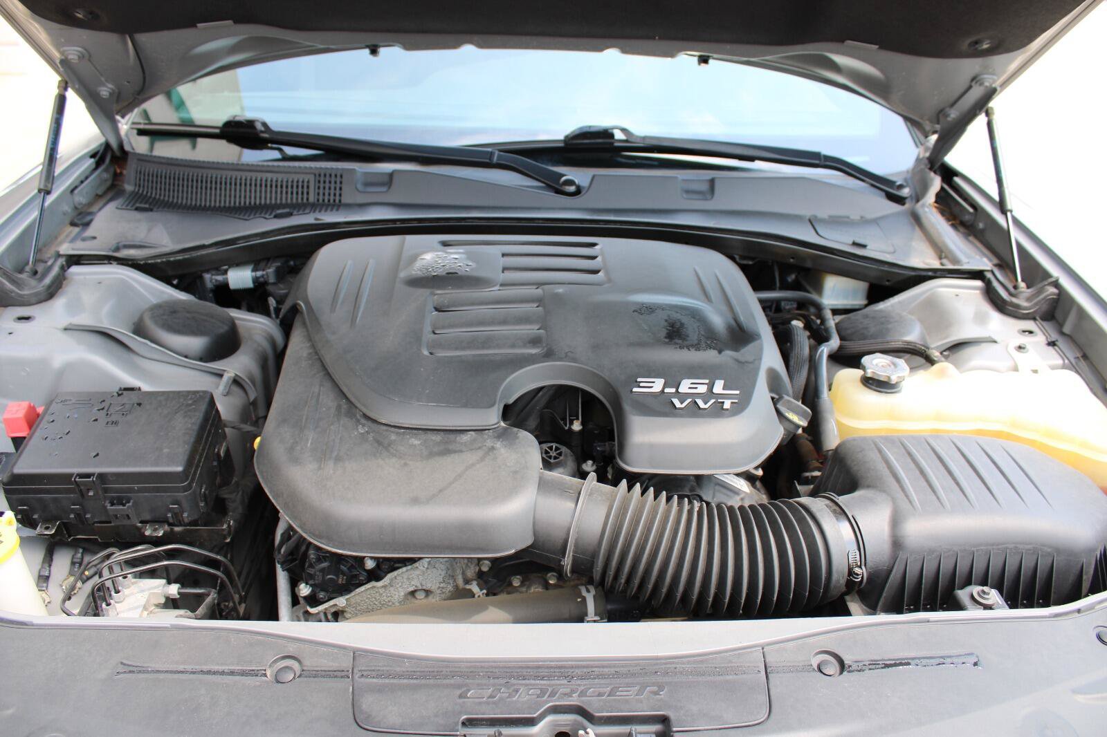 Used 2019 Dodge Charger SXT w/ Blacktop Package AWD/4WD image 4
