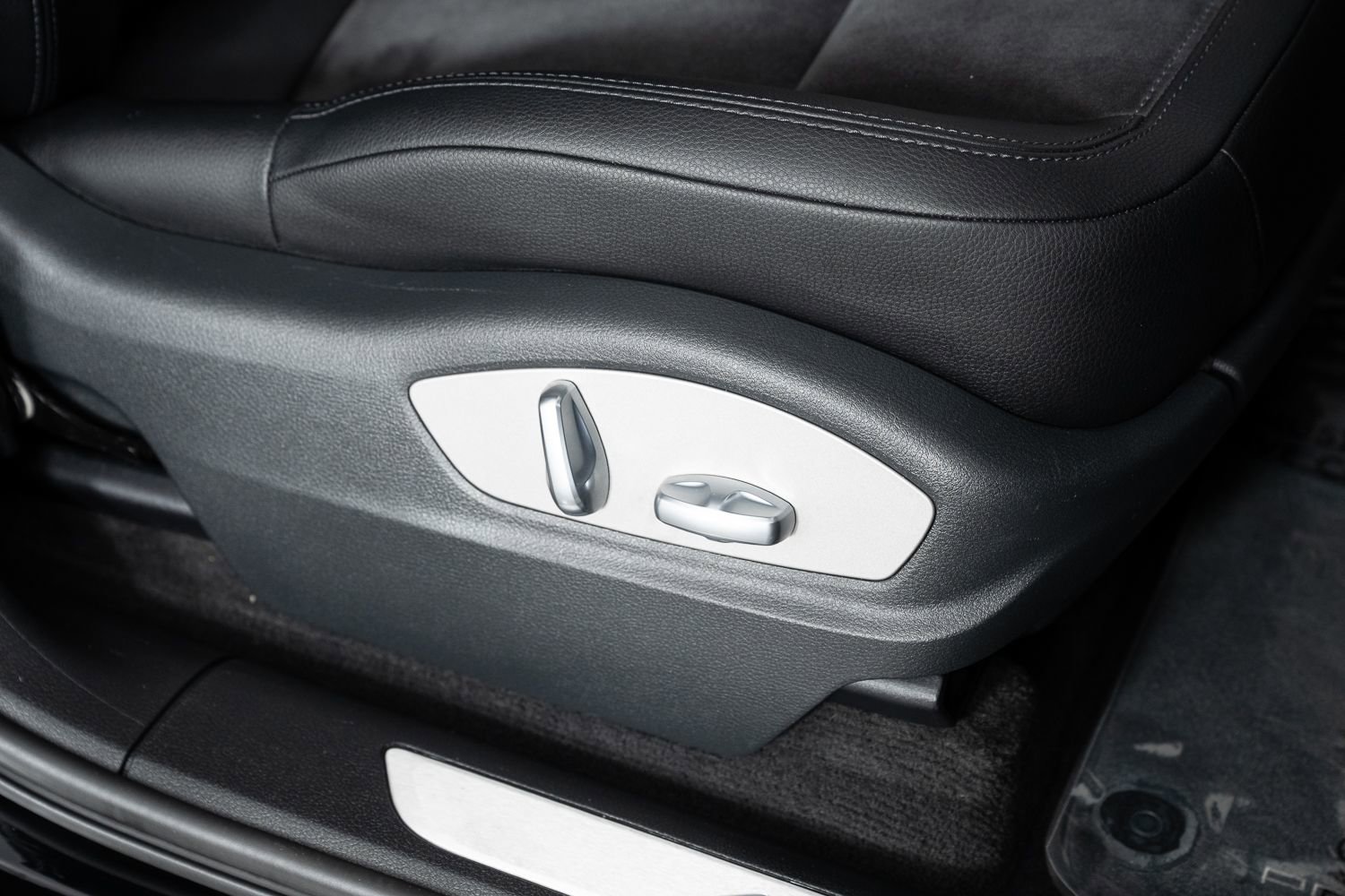 Used 2016 Porsche Macan S image 29