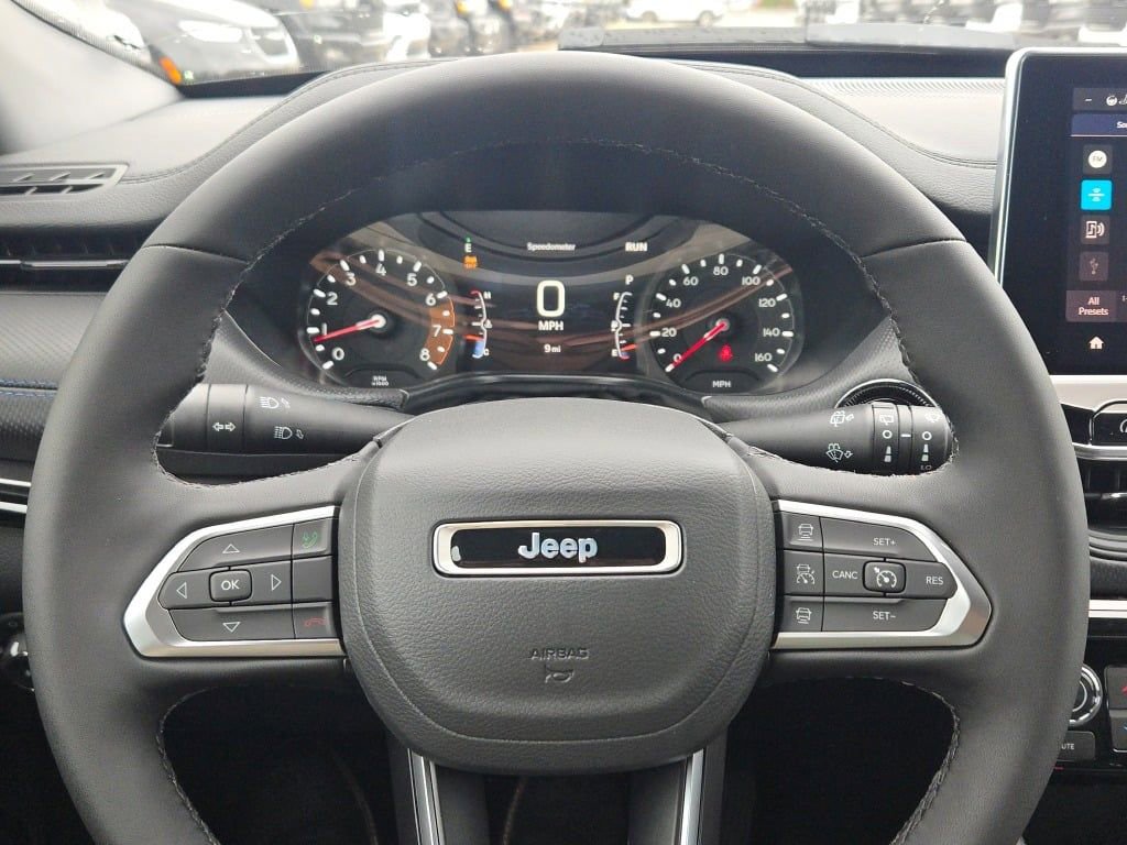 New 2026 Jeep Compass Limited w/ Limited Altitude Pack image 33