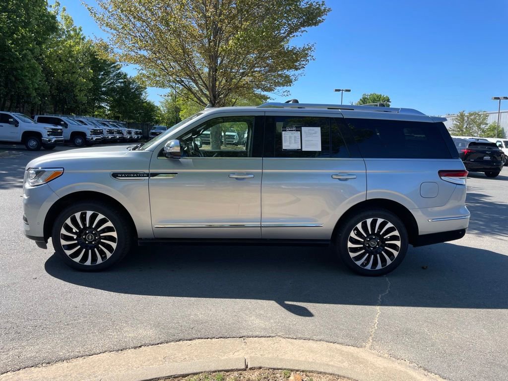 Used 2022 Lincoln Navigator Black Label AWD/4WD image 5