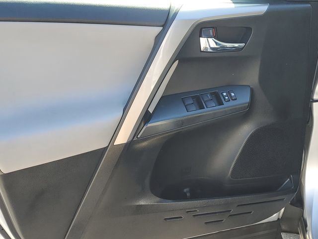 Used 2016 Toyota RAV4 XLE AWD/4WD image 15
