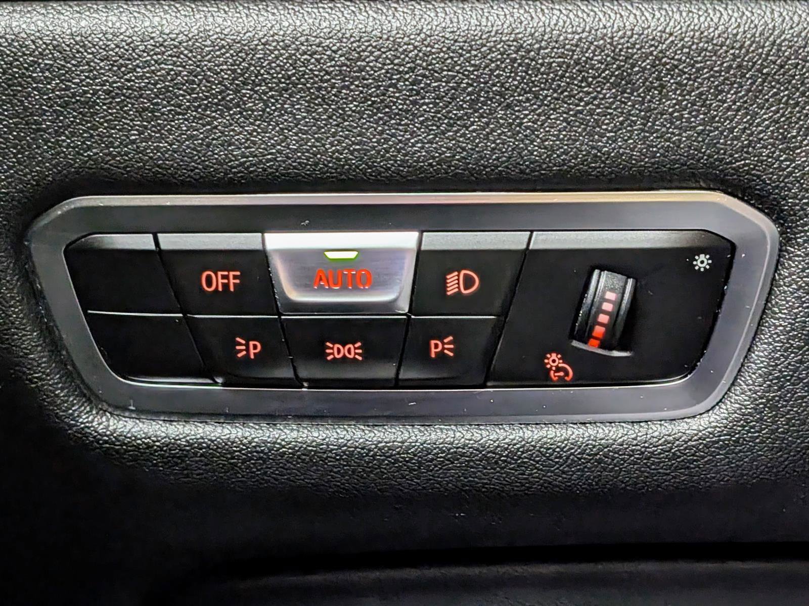 Used 2023 BMW X7 xDrive40i w/ Premium Package image 41