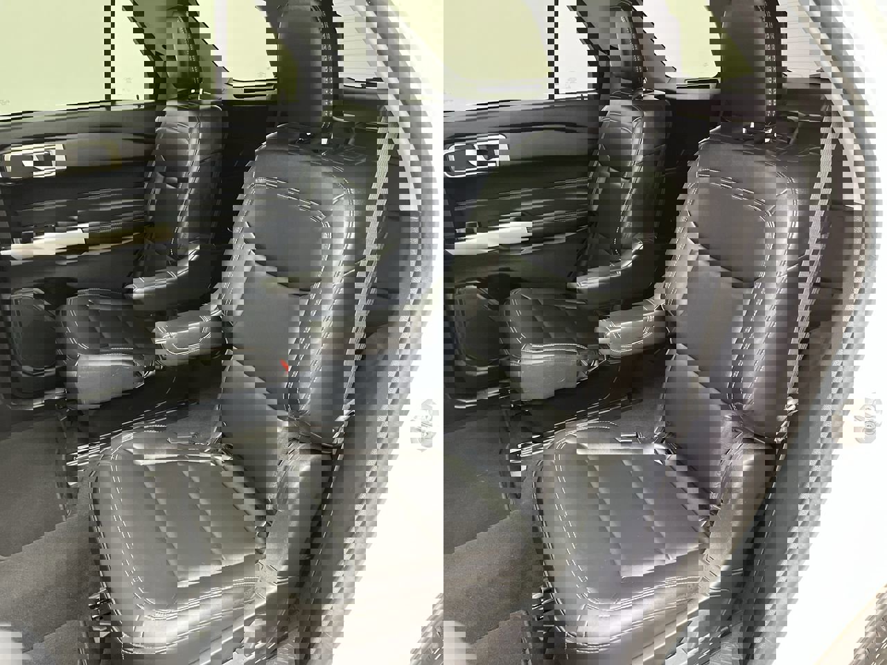 Used 2022 Ford Explorer XLT w/ Equipment Group 202A image 13