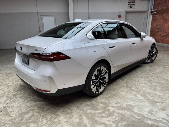 Used 2026 BMW 530i xDrive AWD/4WD image 5