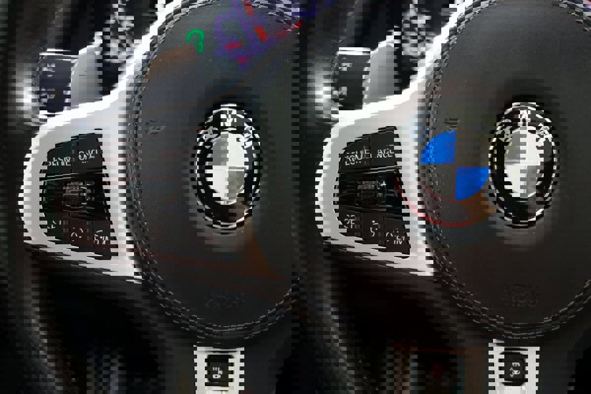 Used 2020 BMW X5 M50i w/ Premium Package image 27