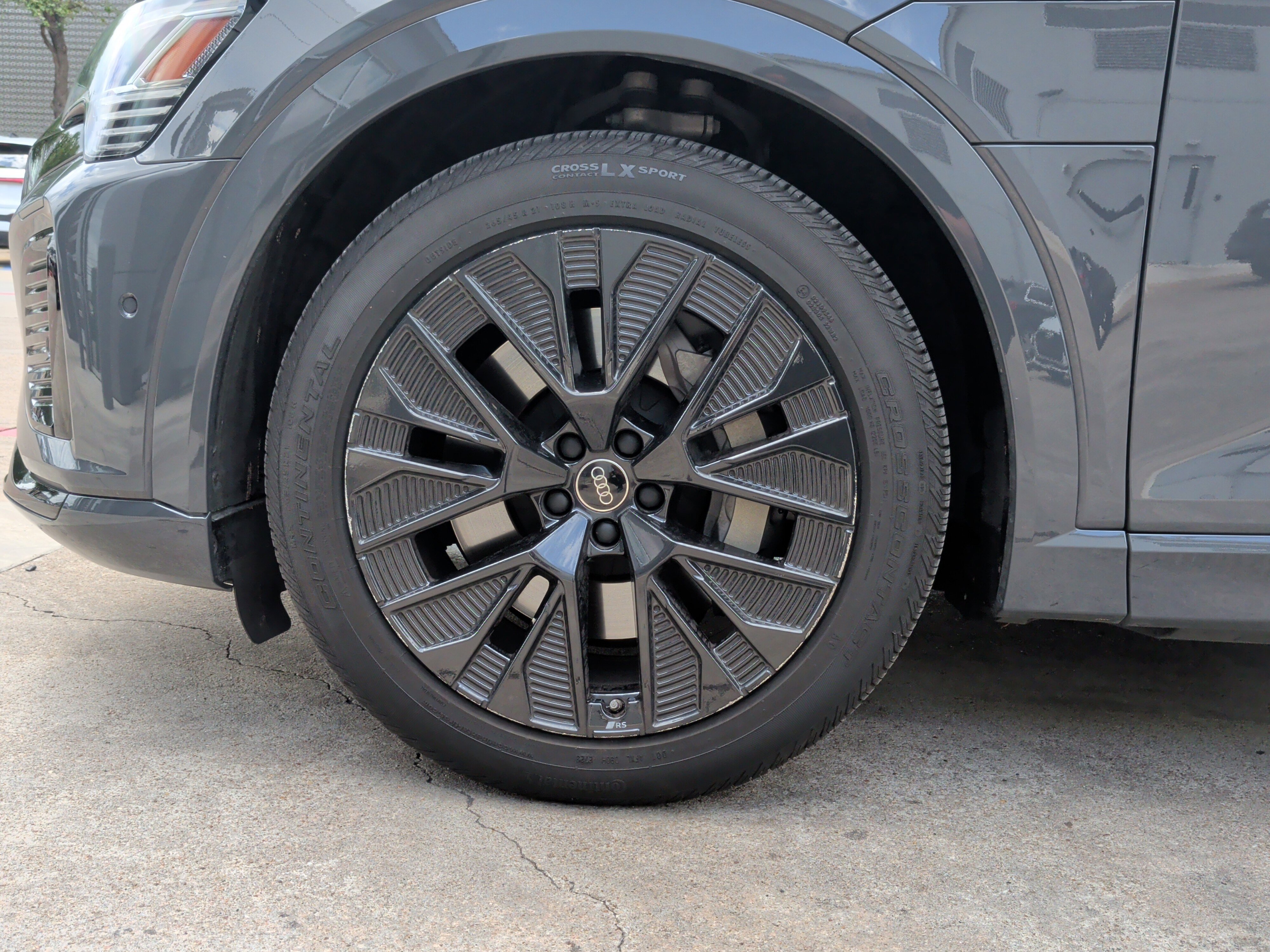 Used 2024 Audi Q8 e-tron Prestige w/ Prestige Package image 12