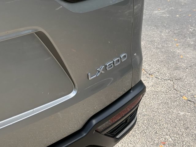 Used 2025 Lexus LX 600 4WD w/ Luxury Package image 19