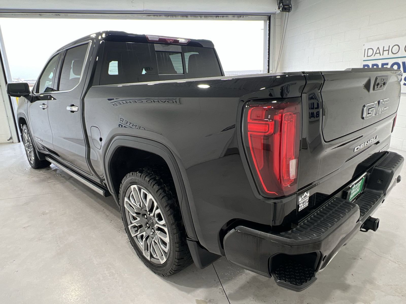 Used 2024 GMC Sierra 1500 Denali Ultimate image 6