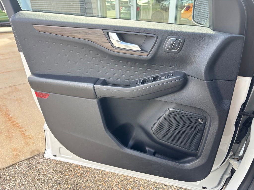 Used 2020 Ford Escape Titanium AWD/4WD image 20