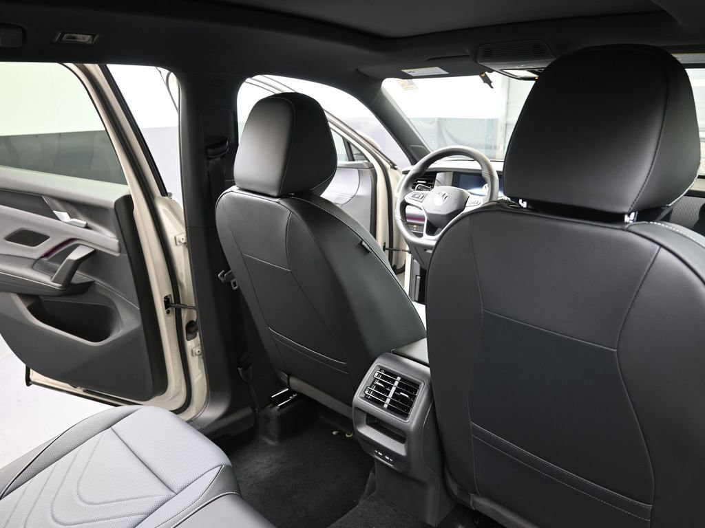 New 2026 Volkswagen Tiguan SE R-Line image 15