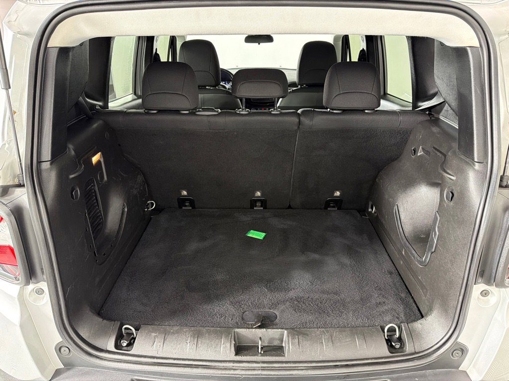 Used 2018 Jeep Renegade Altitude image 17