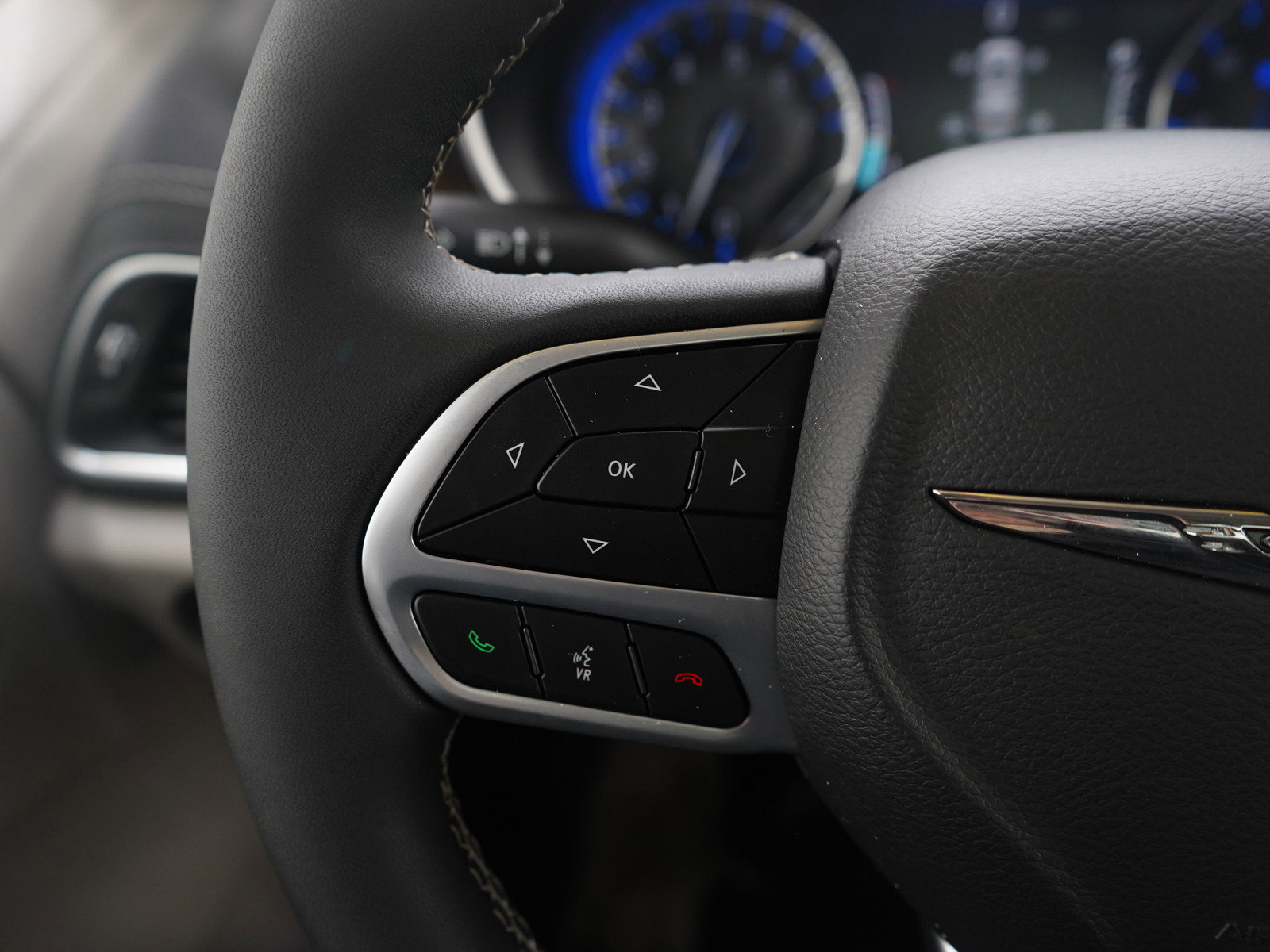 Used 2024 Chrysler Pacifica Limited image 26