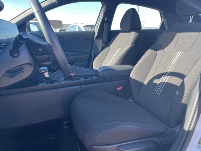 Used 2025 Hyundai Elantra SEL image 18