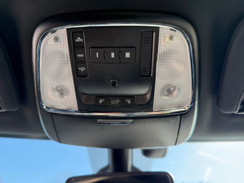 Used 2018 Jeep Grand Cherokee Limited image 25