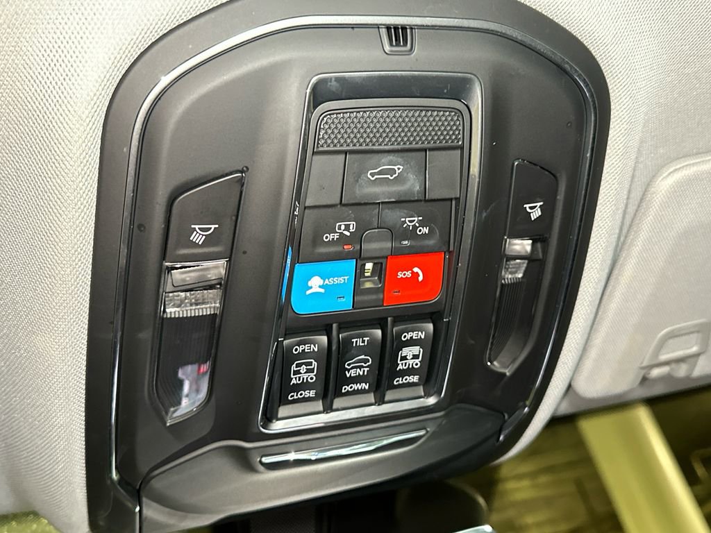 Used 2022 Jeep Grand Cherokee Limited 4xe w/ Luxury Tech Group II image 31